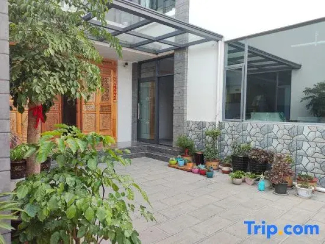 Yunman Courtyard