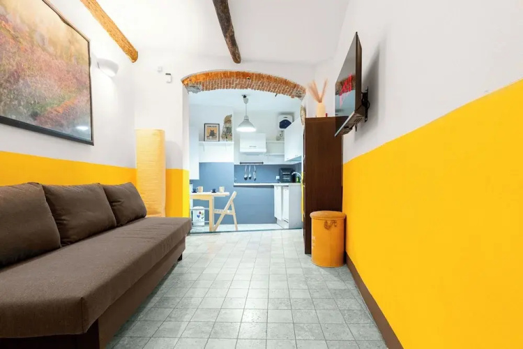 Rosa Homes THE YELLOW