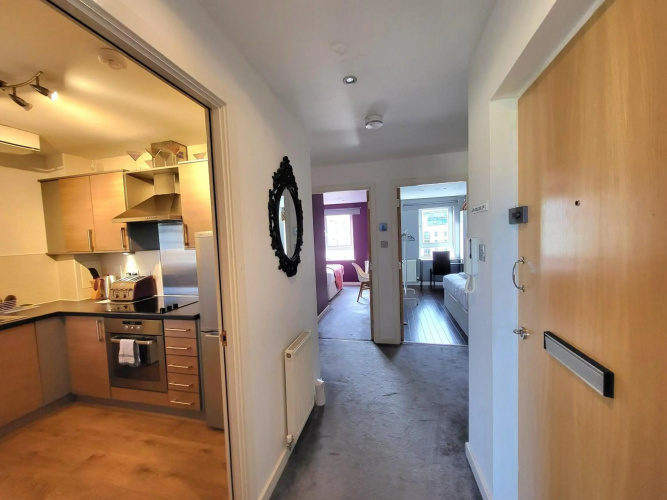 4 Separate Beds, Sleeps 6, Beautiful 2 bed Apt