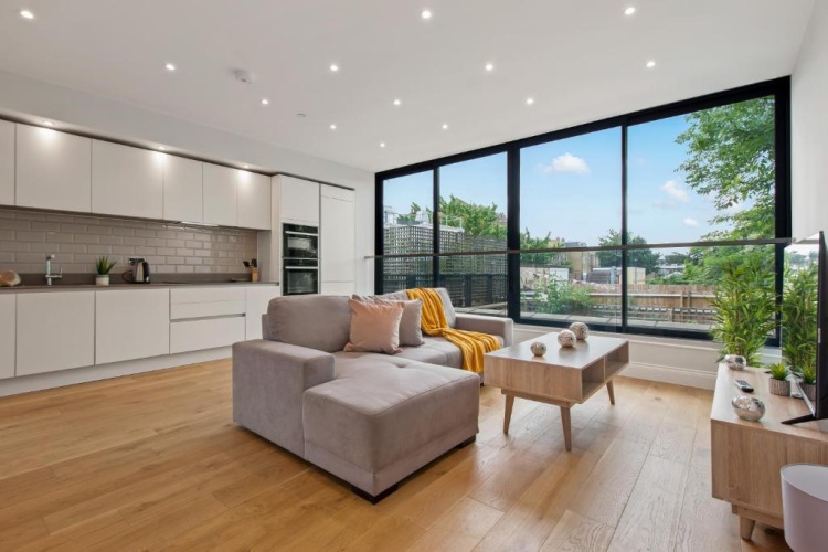 3 Bedrooms Apartment