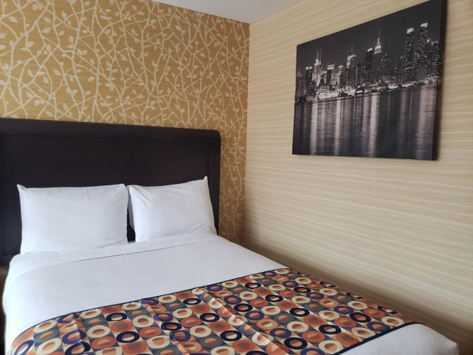 Elmhurst Hotel