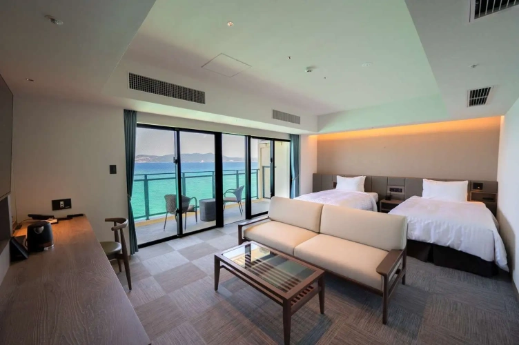 Premium Twin room with balcony and oceanfront