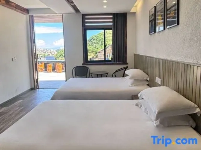 Standard Twin room with sea view