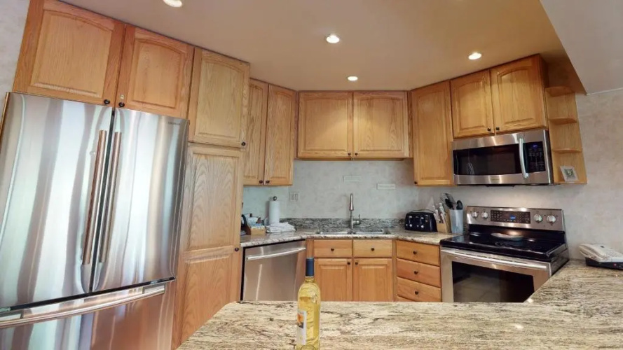 Laurelwood Condominiums Studio Premier Unit 404