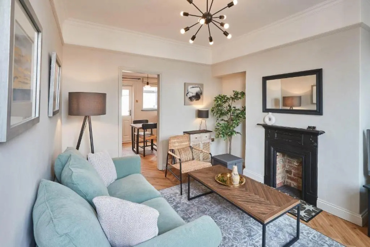 Host Stay The Railman s House
