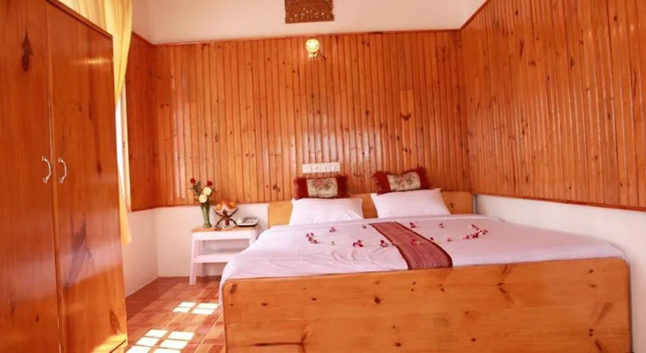 Pine Breeze Hotel