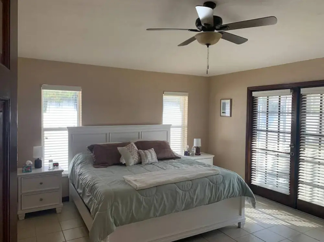 King BED Hottub Palm Coast