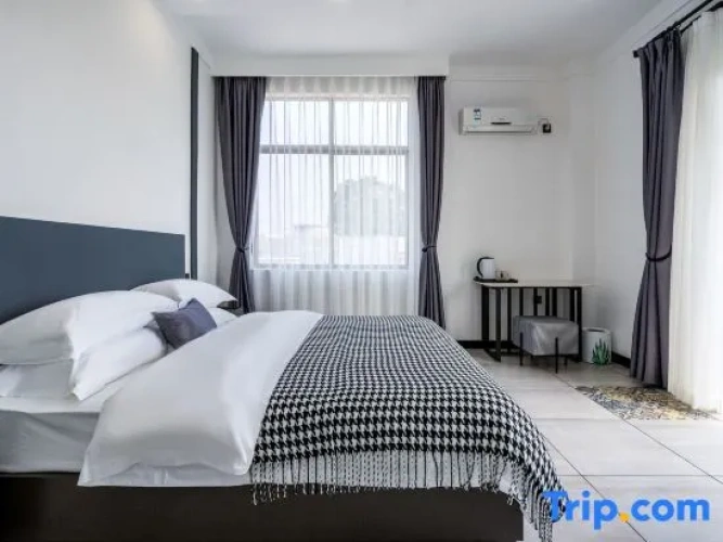 2 Bedrooms Suite with balcony and with view