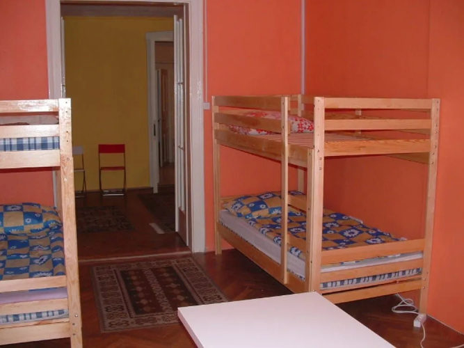1st Apartments and Hostel