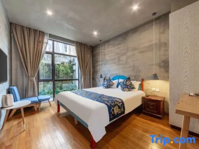 Suite with balcony and with river view