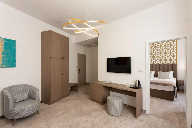 Mera Hotel