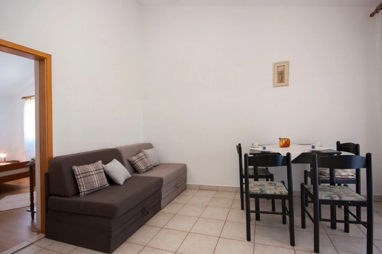Apartments Maretic