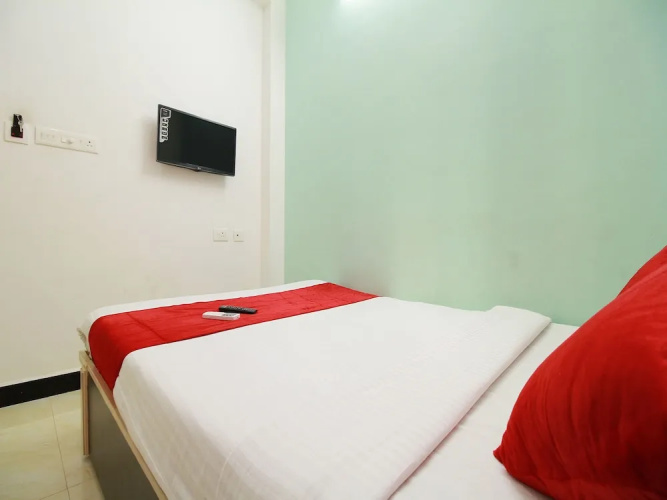 OYO 10835 Hotel Sri Sant
