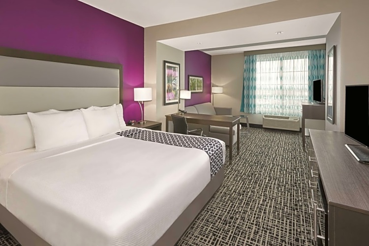 1 Bedroom Deluxe Double Suite