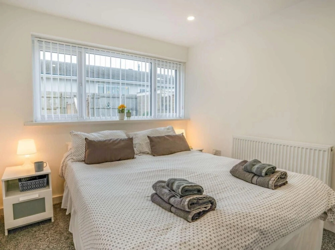 3-bed 5-6 Berth Modernised Bungalow!