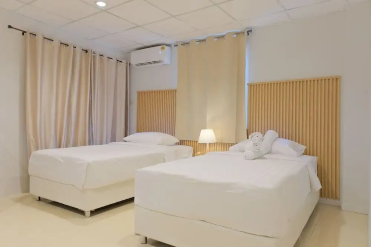 Standard Twin room with balcony and with city view