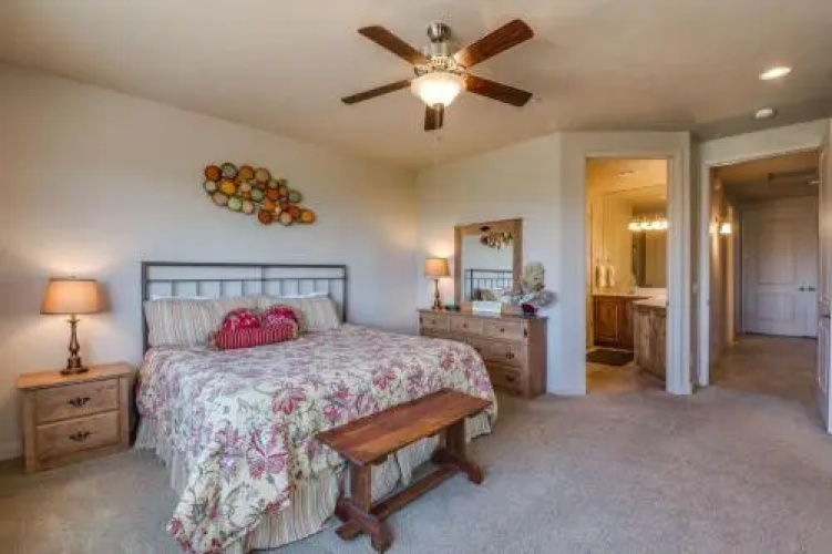 3BD/2B Sunset Views in the Desert