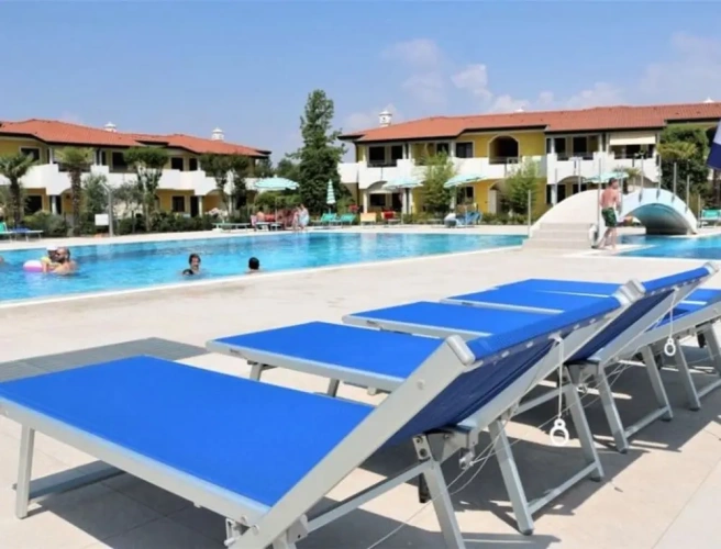 2 Bedrooms Apartment with garden view