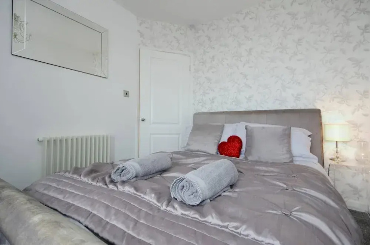 Seaview Regency Apartment With Private Parking