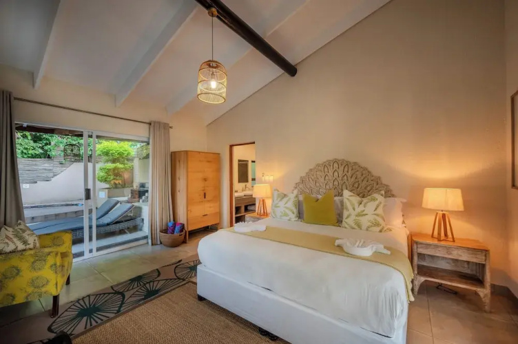 Bushbaby Valley Lodge