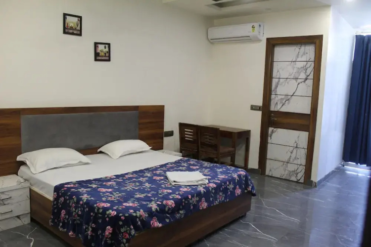 Radha krishna spiritual stay