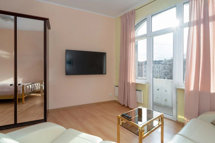 Studio centrum Poznań by Renters