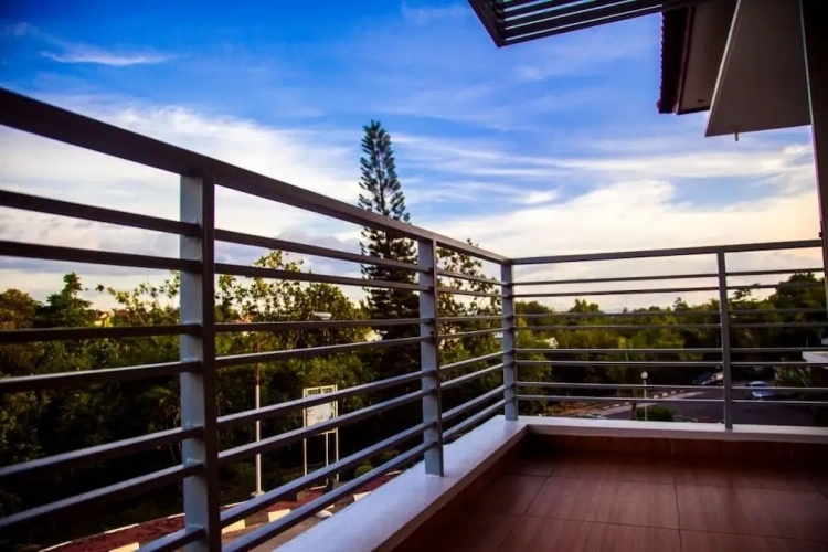 Deluxe Family room with balcony