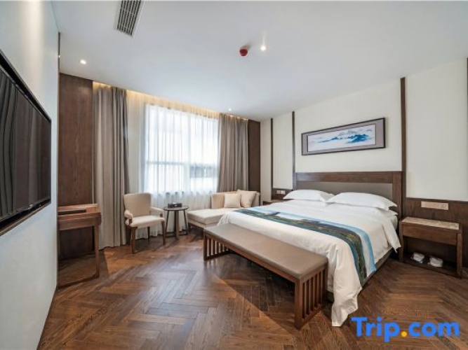 Deluxe Family Suite