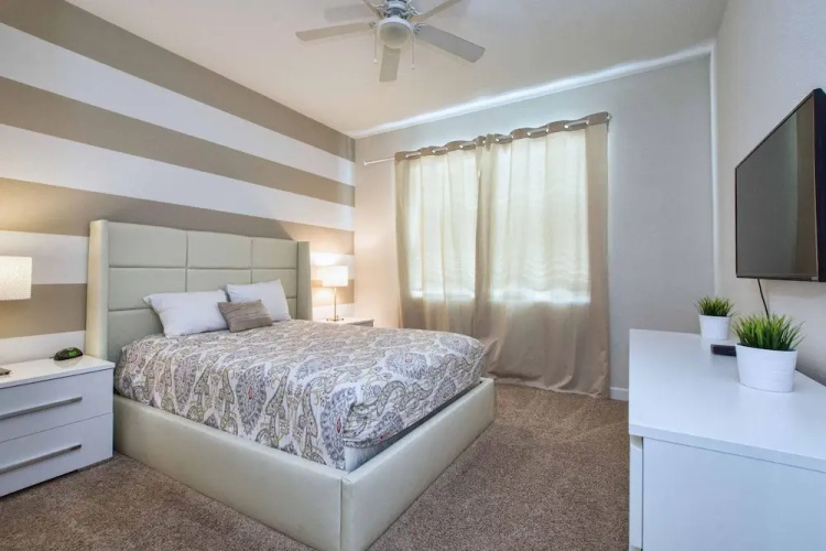 Spacious 6 Bed Home With Pool in Prime Storey Lake