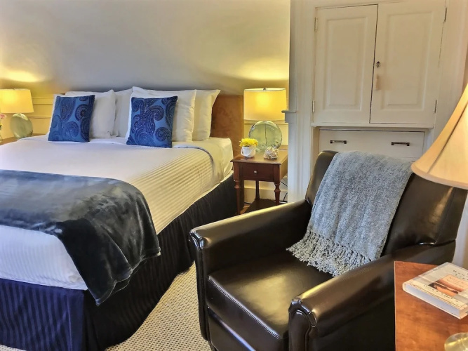 Carriage House Inn