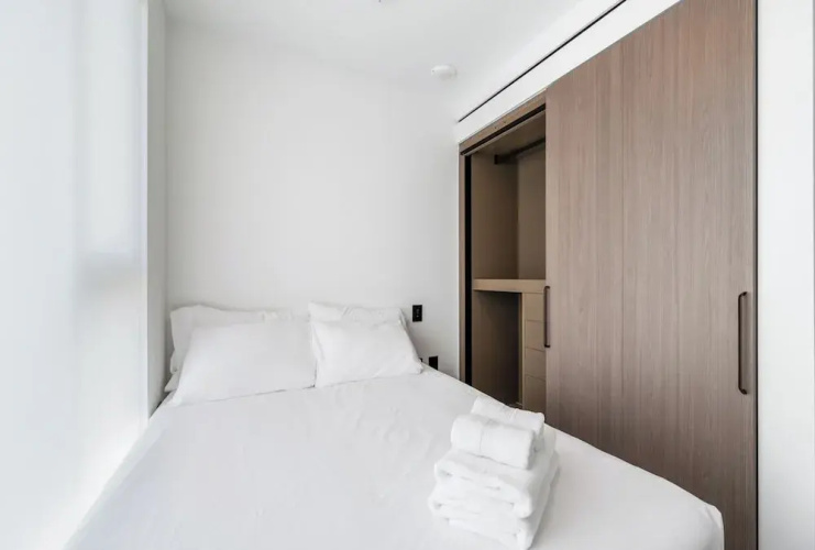 Chic Urban Stylish Condo in Downtown V