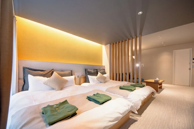 Standard Twin room with balcony