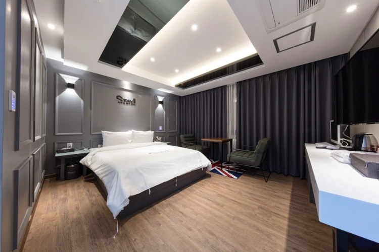 Premier room