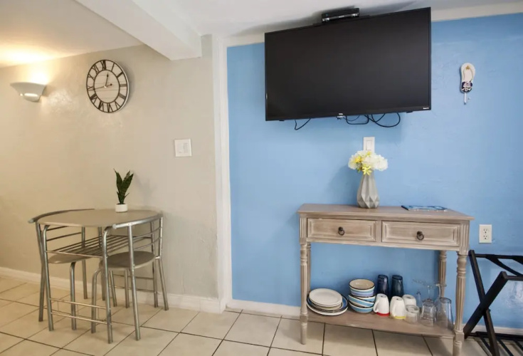 Sun Deck Inn & Suites