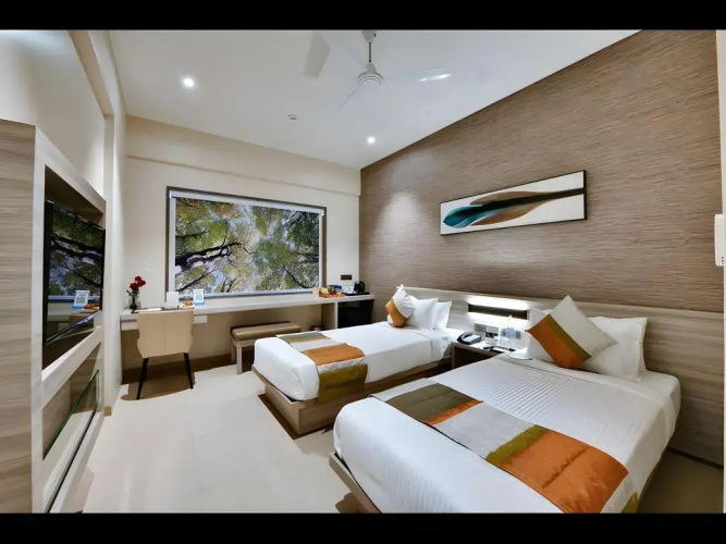 Click Hotel Pithampur