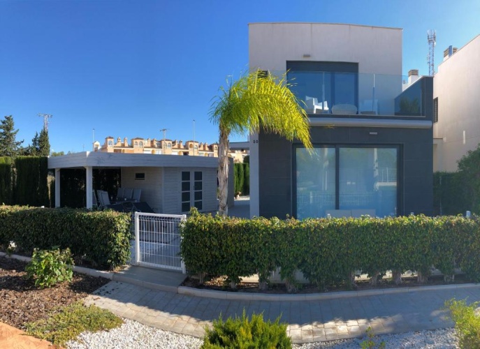 3 Bedrooms Villa