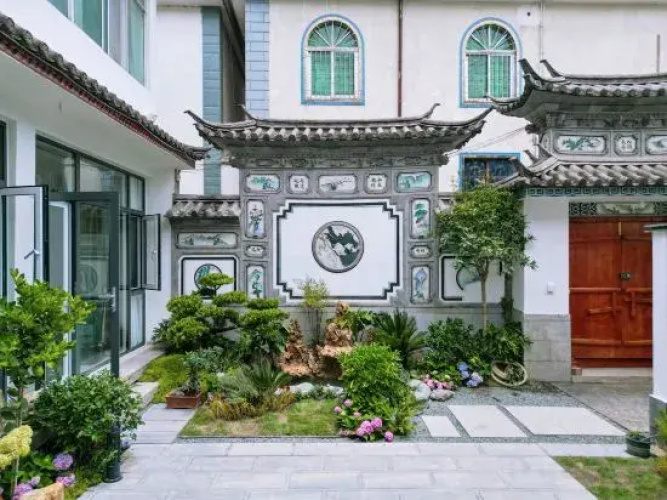 Dali City July Slow Language Inn