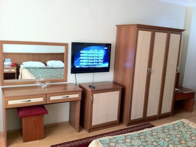 Eyna Hotel