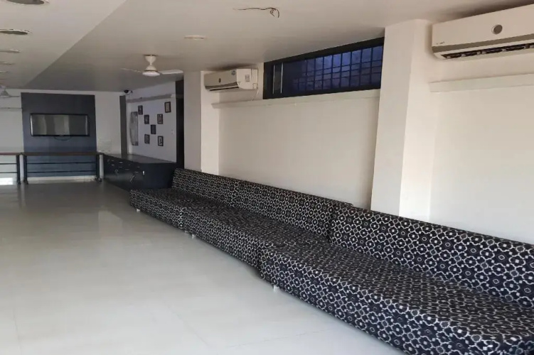 Hotel Tulis by OYO Rooms