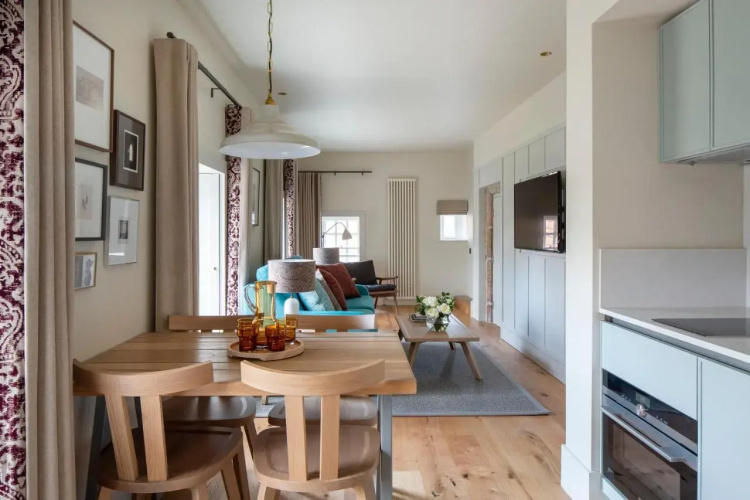 Abbey Strand Apartments, at Holyrood