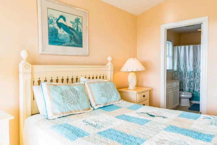 Emerald Breeze by Oak Island Accommodations