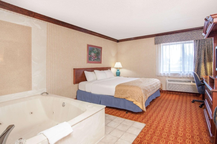 Deluxe Double Suite