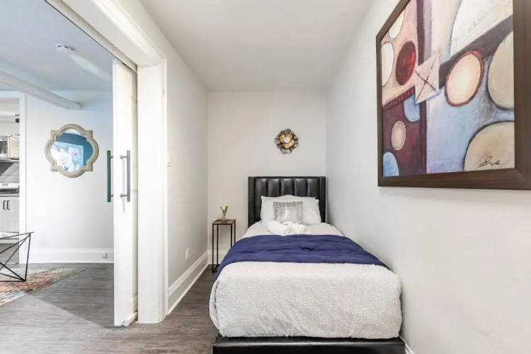 2BR Boutique Condo-prime Location DT Hamilton