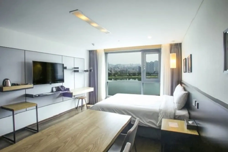 Premier room
