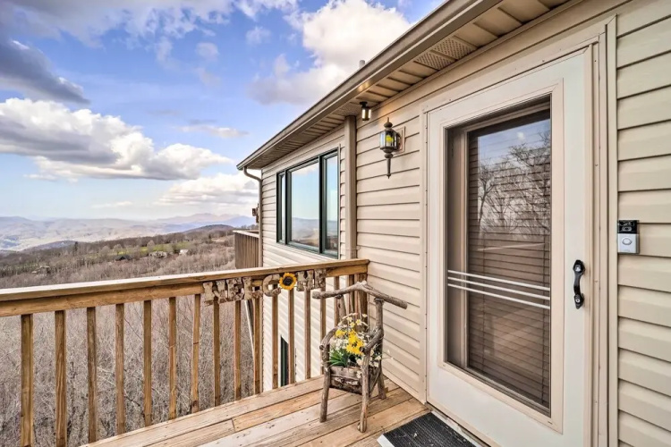 Deck + Million Dollar Views: Beech Mountain Cabin