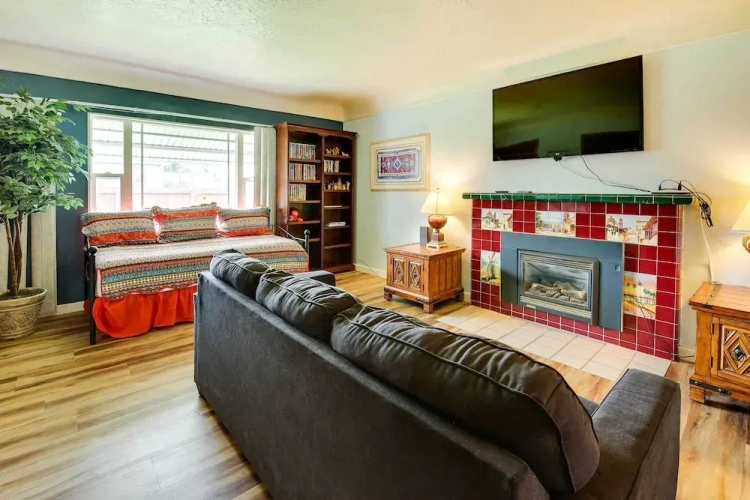 4 Bedrooms Cottage