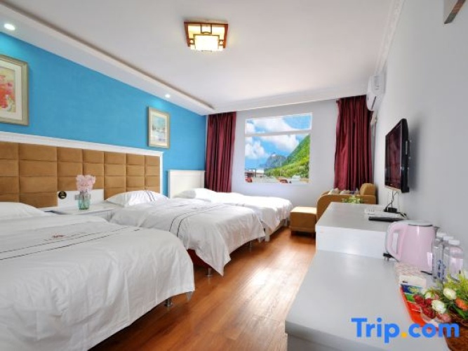 Standard Triple room with view
