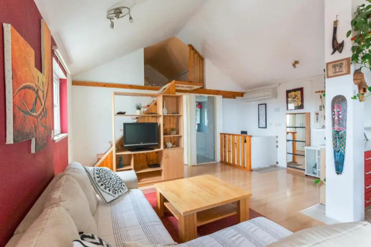 Laura Apartment