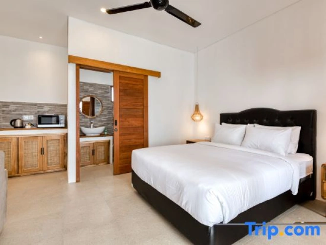 Standard Double room with pool view