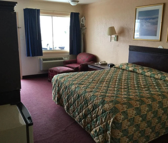 Belmont Inn & Suites